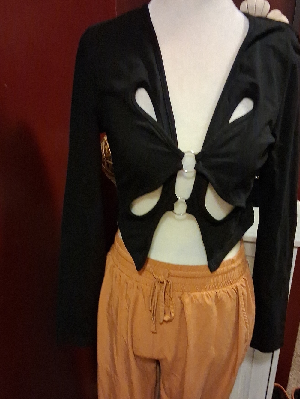 SHEIN Black Cutout Ring-Front Long Sleeve Crop Top